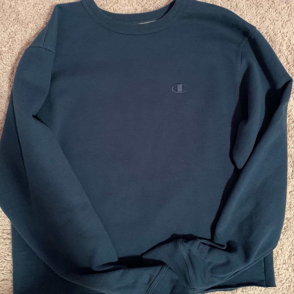 Champion raw hem crew neck!